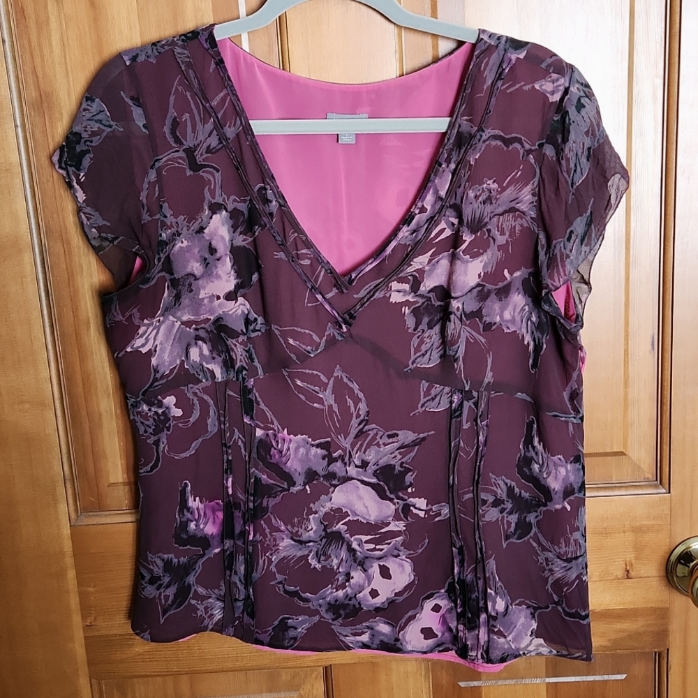 Anne Taylor- Gorgeous silky flowy blouse, V-neck, layered Purple Pink Sz L